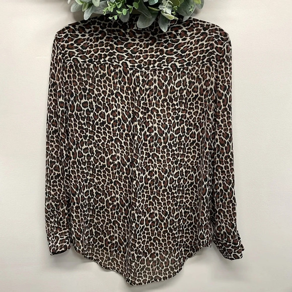 Two by Vince Camuto Long Sleeve Sheer Leopard Print Button Down High Low Top S - Picture 3 of 16